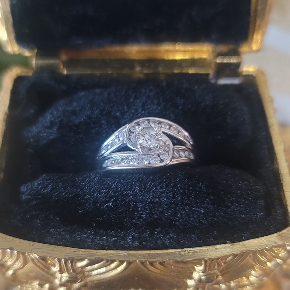 White Gold and Diamond Engagement Ring, Size 6. - Picture 2 of 6